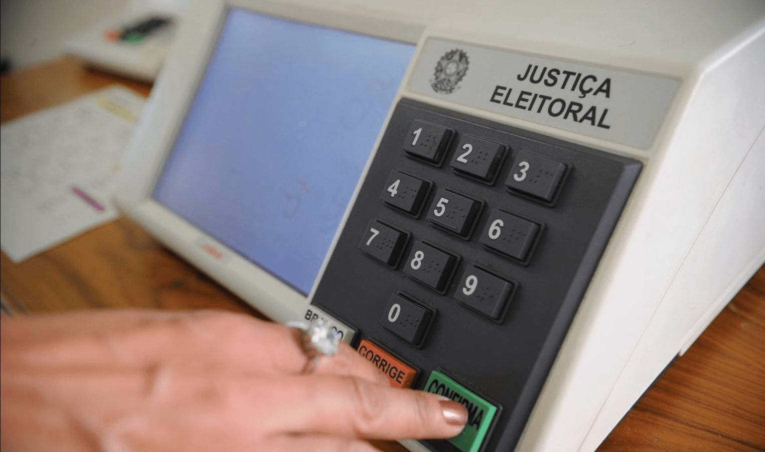 Foto mostra urna eletrônica