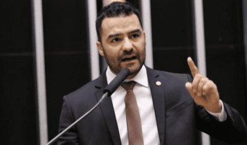 Foto mostra candidato à prefeitura de São Paulo, Arthur do Val "Mamãe Falei" sobre as eleições 2020