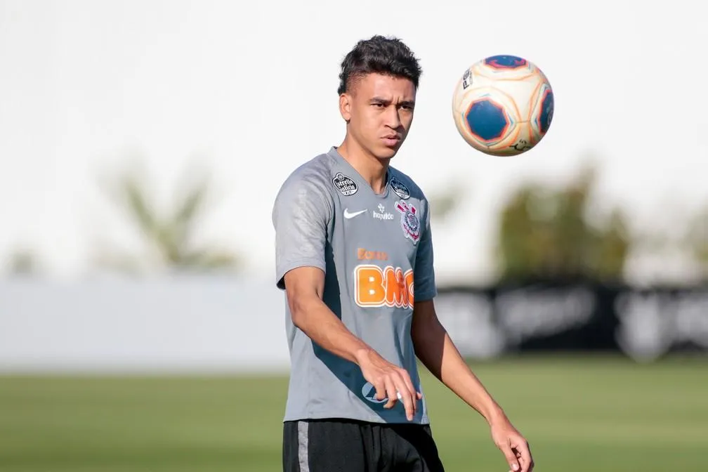 Cantillo treina no Corinthians; colombiano será um dos desfalques no Brasileirão durante as eliminatórias