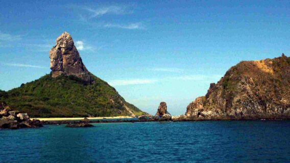 Pedreiro é preso por roubar turista durante sexo grupal em Noronha