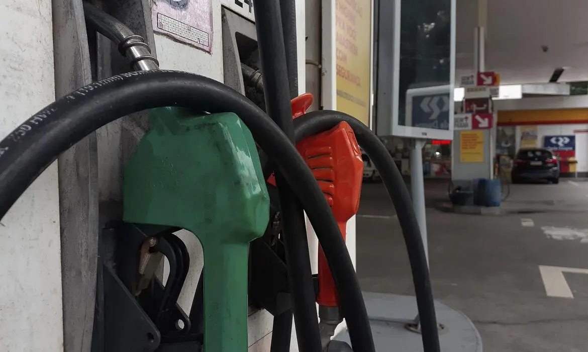 Preço da gasolina e do diesel vão subir neste sábado, diz Petrobras. Foto: Fernando Frazão/Agência Brasil
