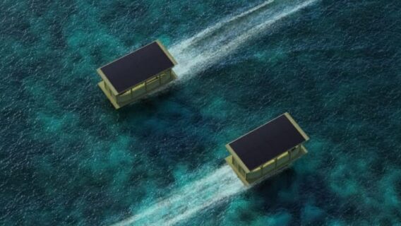 Taxi aquático feito de bambu e movido à energia solar