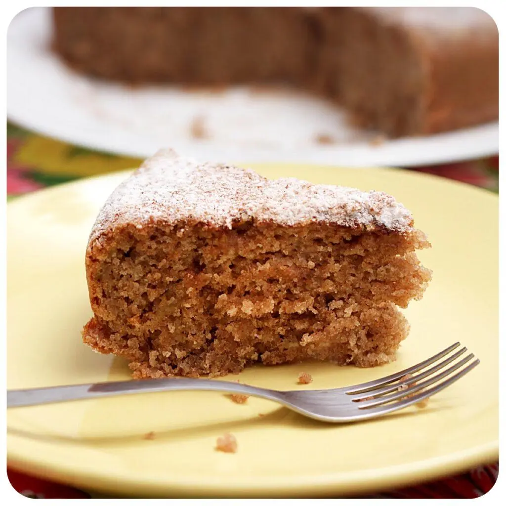 Bolo de banana com maçã