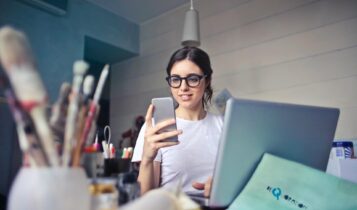 Mulher no ambiente de trabalho