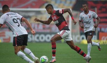 Bruno Henrique, do Flamengo, contra o Athletico-PR