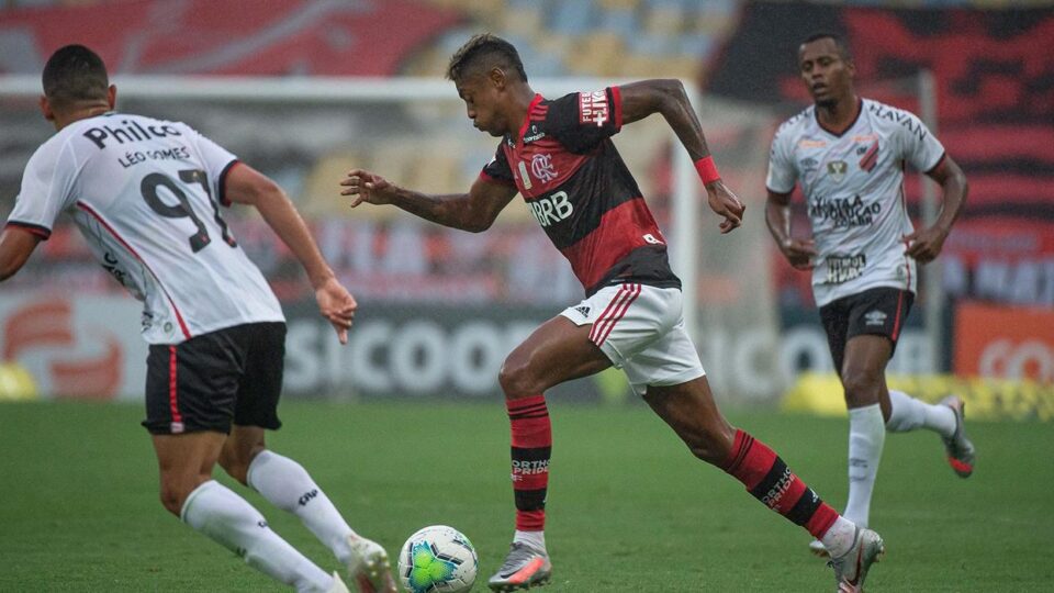 Bruno Henrique, do Flamengo, contra o Athletico-PR