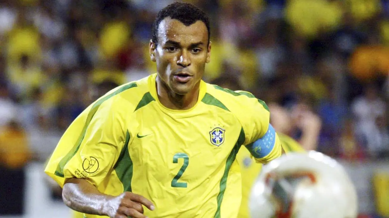 Cafu está entre os indicados para o time dos sonhos da Bola de Ouro