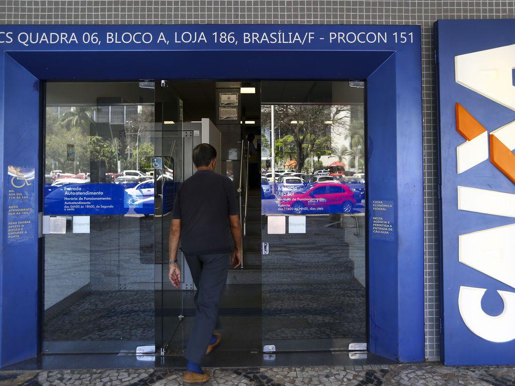 Agência da Caixa. Saque-aniversário.