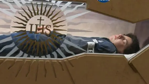Carlo Acutis tem corpo exposto antes de virar santo; conheça a história