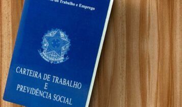 Desemprego fica em 14,2% no trimestre encerrado em janeiro de 2021 Desemprego no Brasil atinge 13,8 milhões de pessoas em 2020
