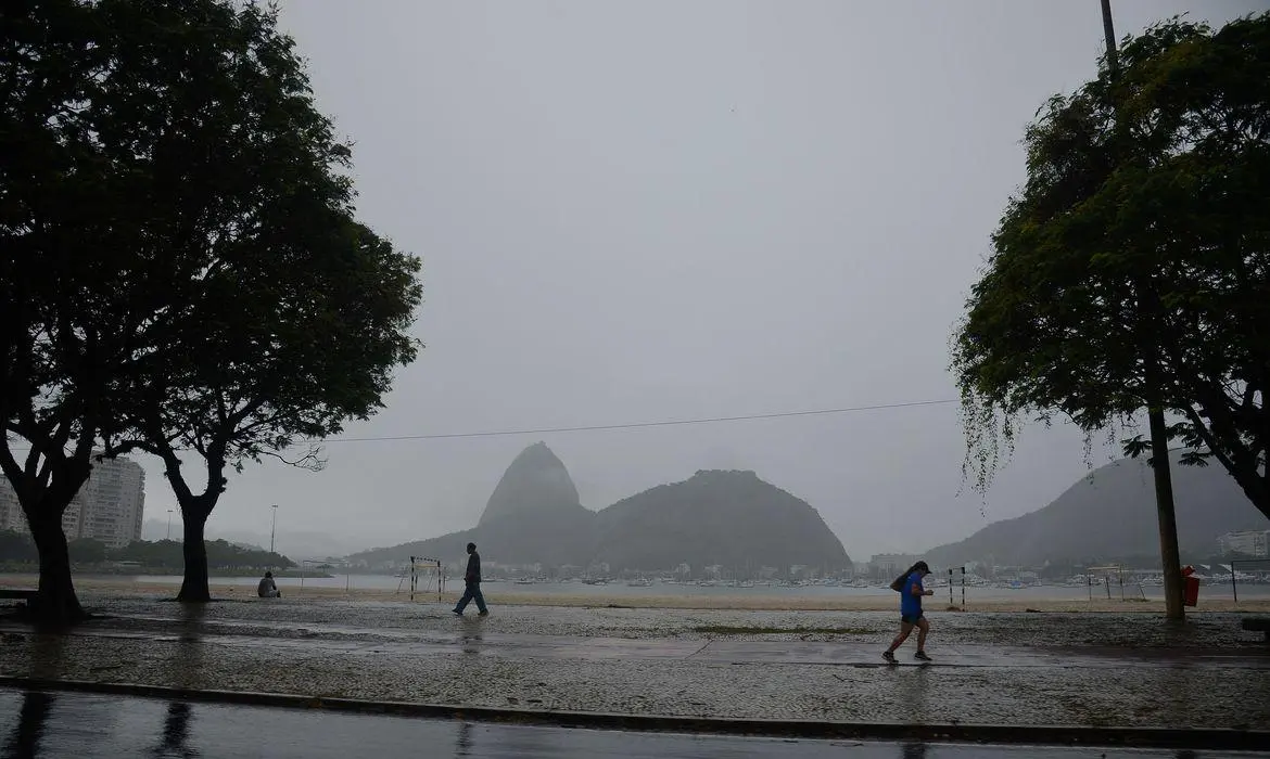 Previsão do tempo para o feriado de 2 de novembro é chuva