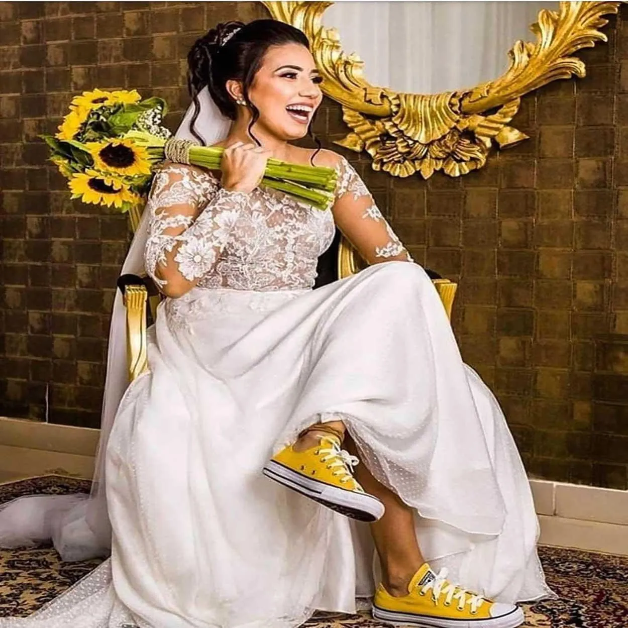 detalhes no tênis amarelo noiva buquê amarelo detalhes tênis noiva