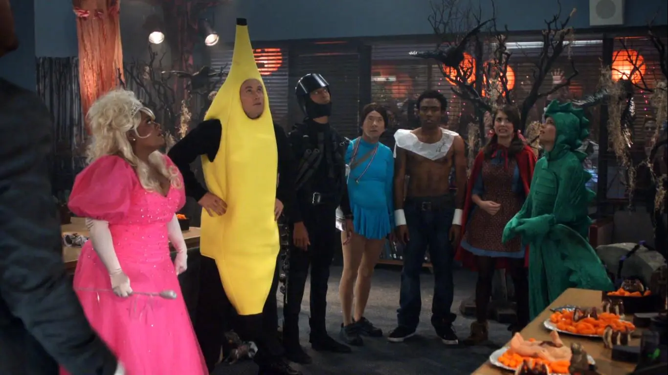 IMagem mostra cena de Halloween de Community