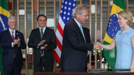 Brasil faz acordo de US$ 1 bilhão em investimentos com banco americano