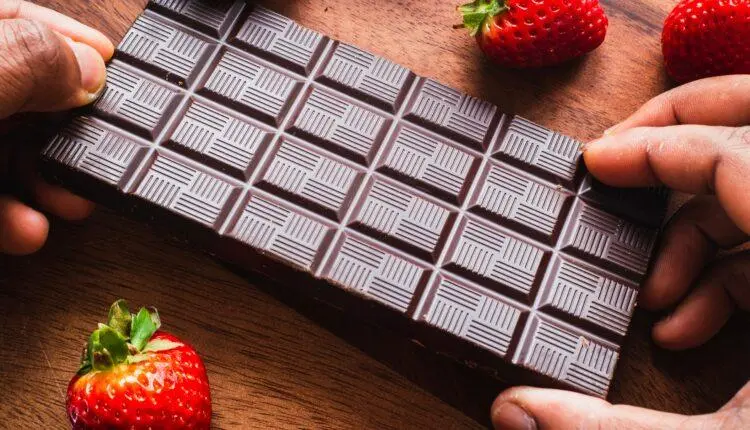 Morango e chocolate: recheios para o copo