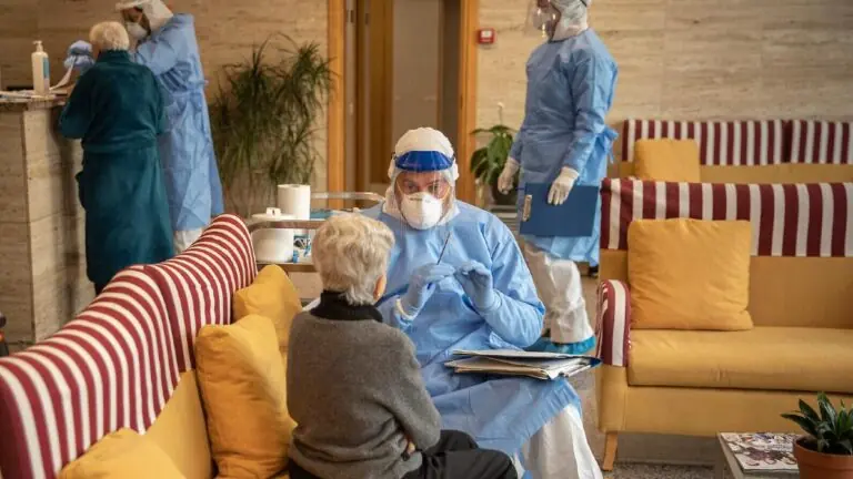 Covid em idosos: por que eles são mais vulneráveis ao vírus? 