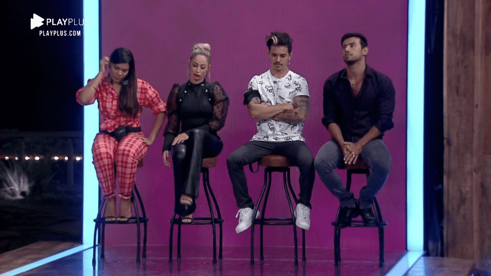 Imagem de Tays, Carol, Biel e Mariano na Enquete A Fazenda 2020