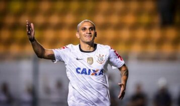 Fábio Santos chega para sua segunda passagem no Corinthians