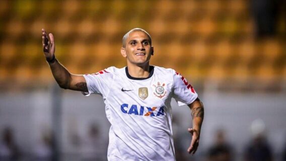 Fábio Santos no Corinthians: lateral chega para ser mais um líder do elenco