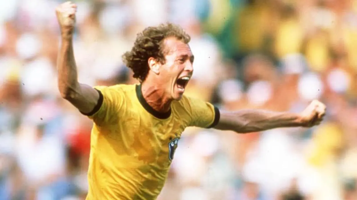 O volante Falcão em ação pela seleção brasileira