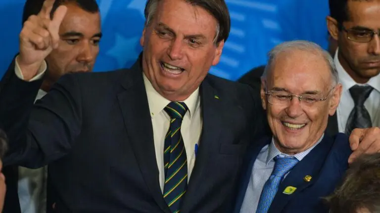 Senador Arolde Oliveira morre de complicações da covid-19