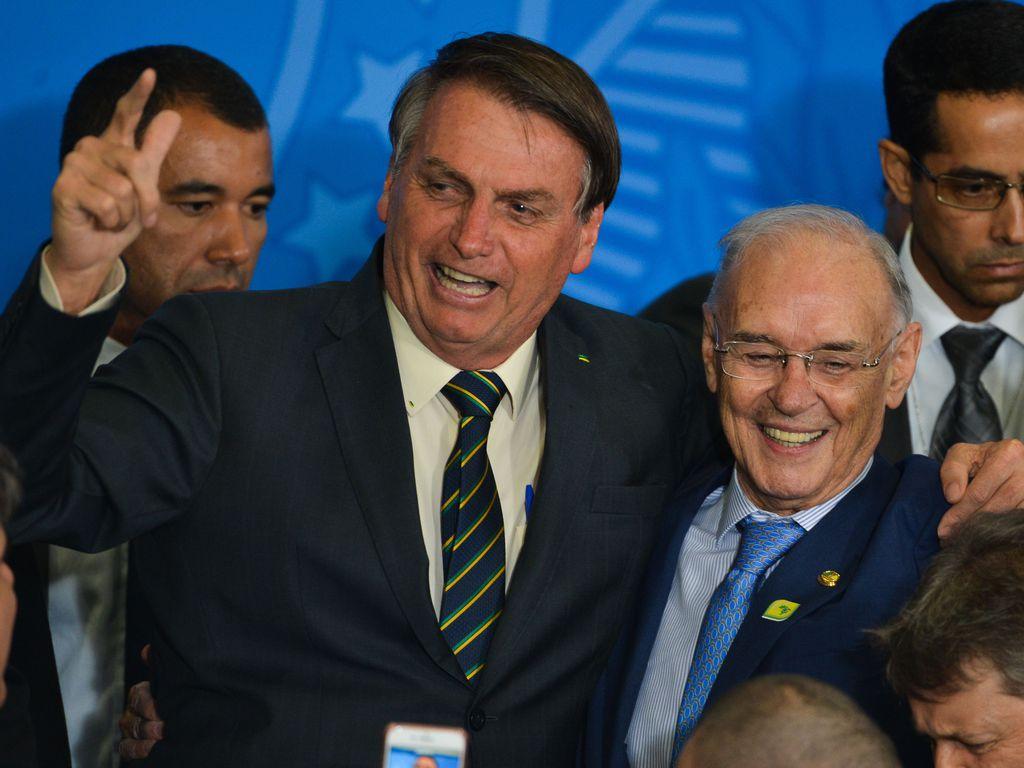 Senador Arolde Oliveira morre de complicações da covid-19