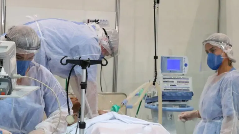 Ocupação de UTIs do SUS passa de 90% em 15 capitais e 13 estados