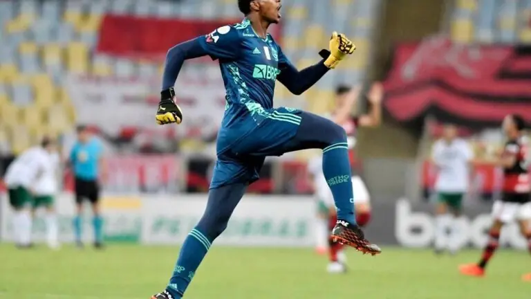 Hugo Neneca: quem é o goleiro do Flamengo que virou xodó da torcida