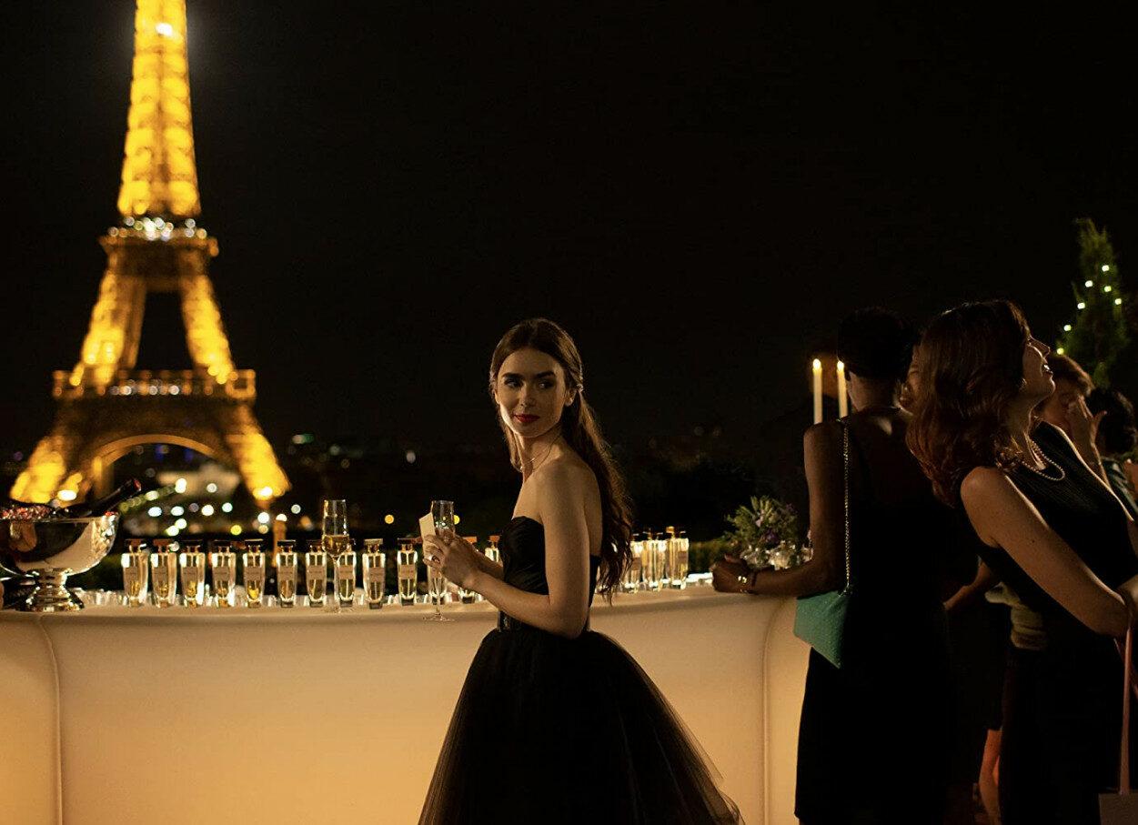 idade da personagem em Emily em Paris