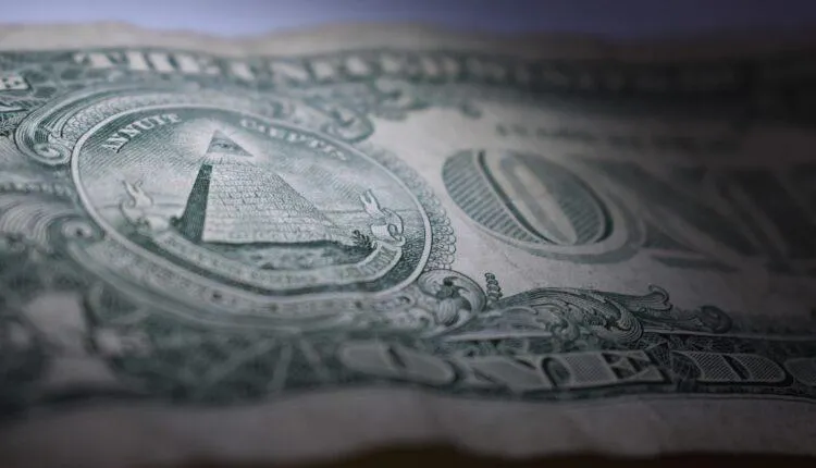 Nota com o triângulo Illuminati Nota com o triângulo Illuminati