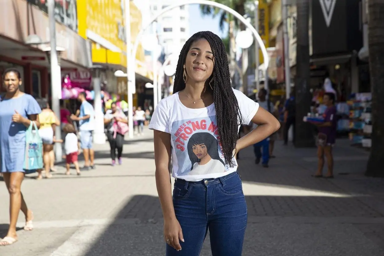 Influenciadores de baixa renda: conheça 6 perfis famosos da internet