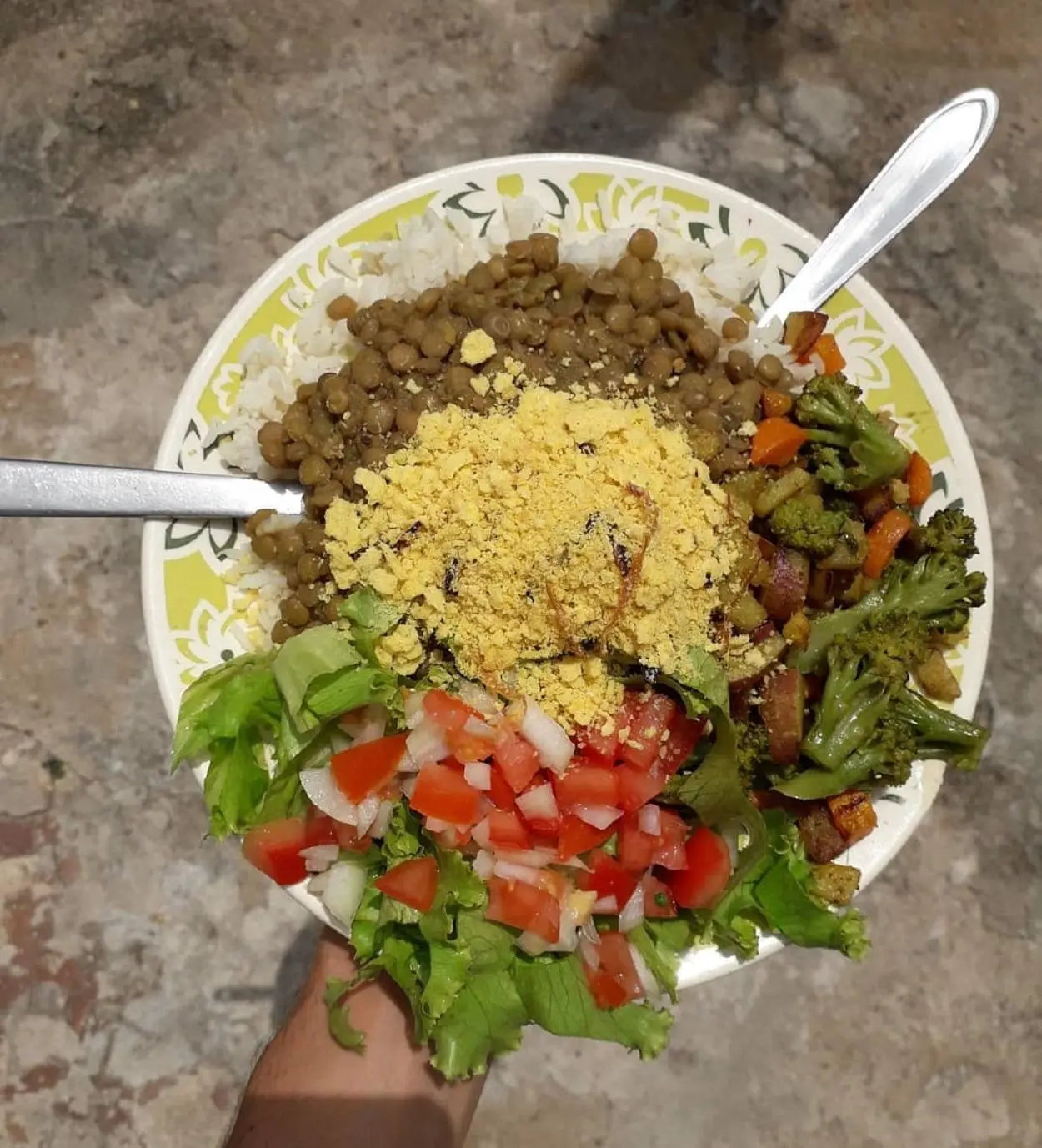 Influenciadores de baixa renda: conheça 6 perfis famosos da internet