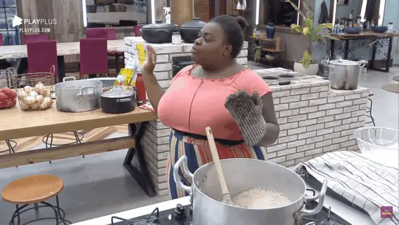 A Fazenda 12: Jojo e Luiza discutem por causa de tarefas; assista a briga