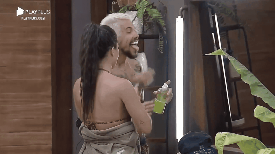 Imagem dos peões Lipe Ribeiro e Victória Villarim em A Fazenda 2020