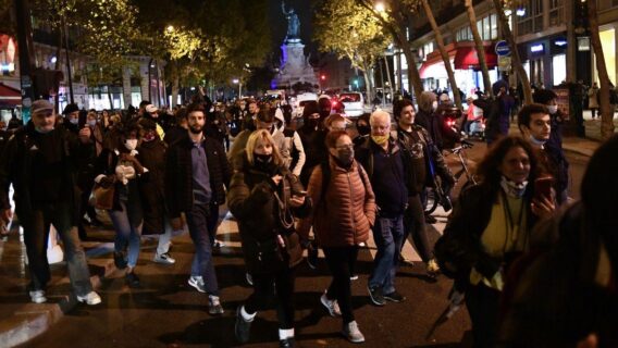 VÍDEO: Lockdown na França tem protesto nas ruas contra restrições