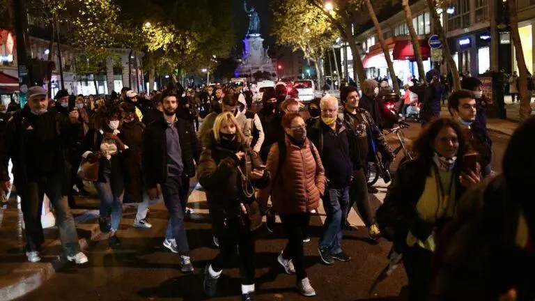 VÍDEO: Lockdown na França tem protesto nas ruas contra restrições