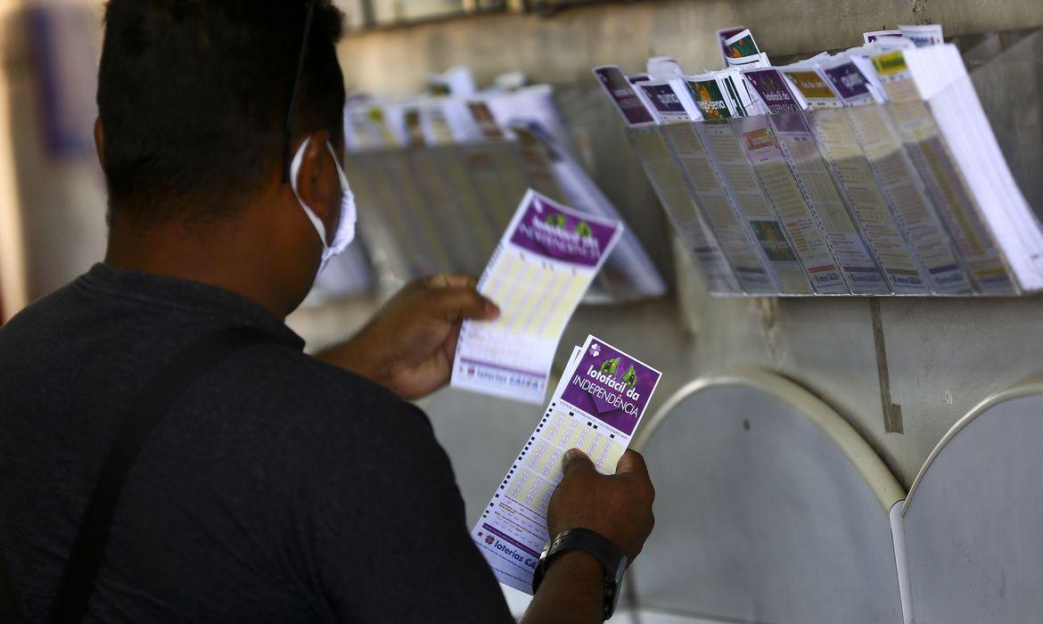 lotofácil números sorteados ontem