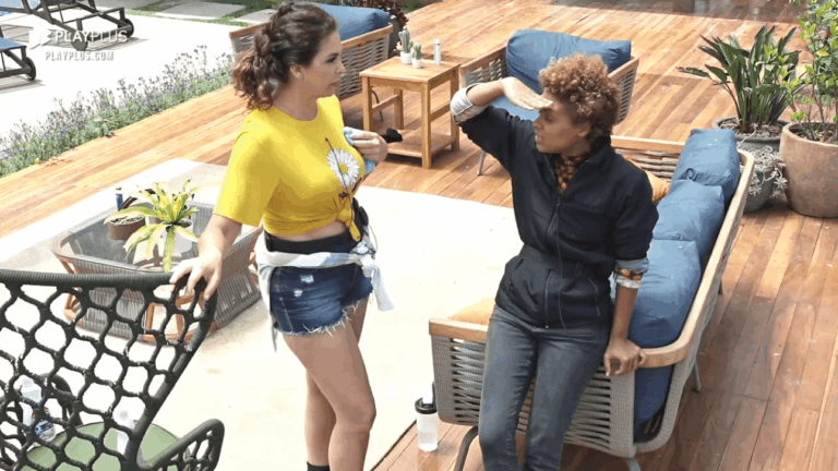 A Fazenda 2020: Luiza desabafa sobre exclusão: ‘só quatro falam comigo’