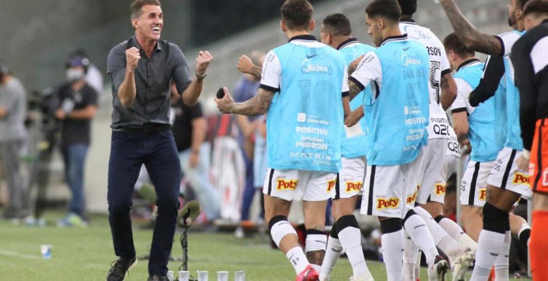 Vágner Mancini comanda o Corinthians à beira do campo