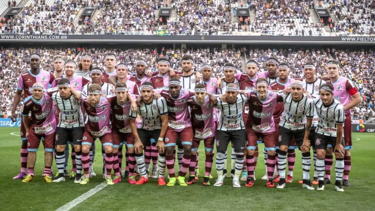 Nova camisa 3 do Corinthians homenageia time inglês; veja preço