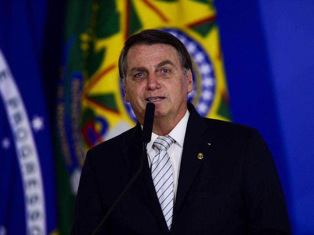 Vacina da China: "povo brasileiro não será cobaia", diz Bolsonaro
