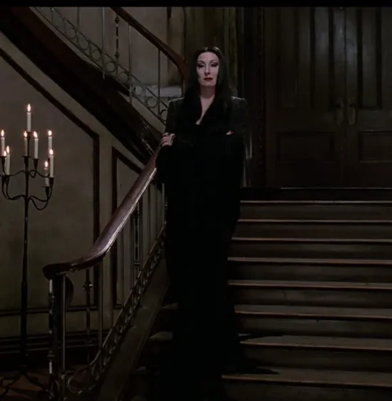 Imagem mostra personagem Morticia