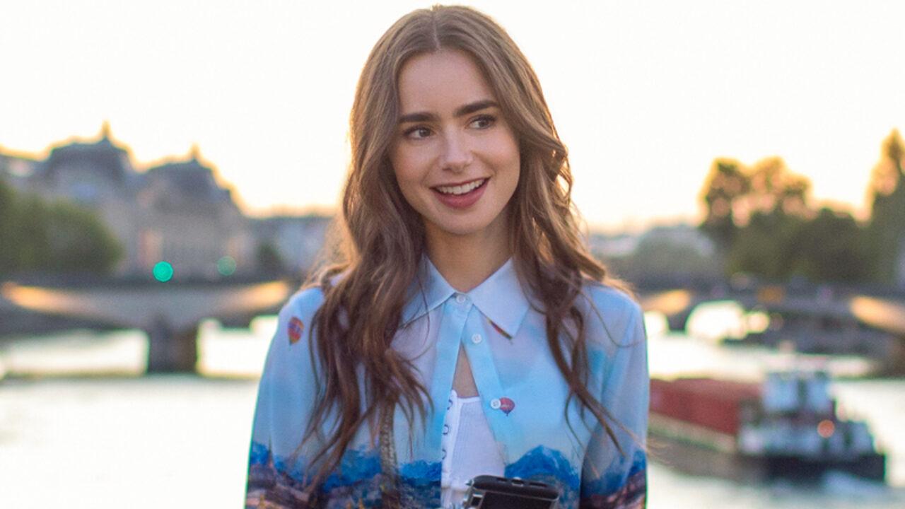 Lily Collins no papel de Emily