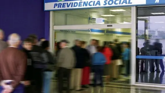 Aposentadoria parada na fila do INSS? Veja qual o motivo