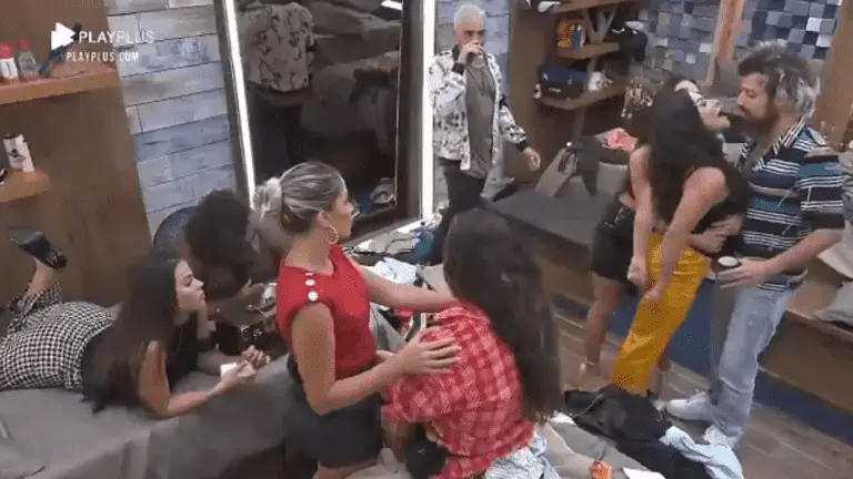 A Fazenda 2020: Raissa peita Cartolouco e arma gritaria; veja a treta