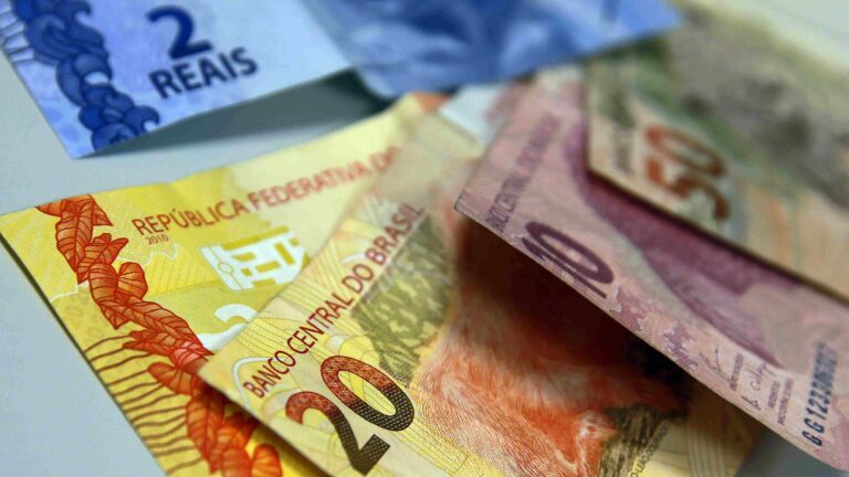 Décimo terceiro salário deve injetar R$ 208 bilhões na economia