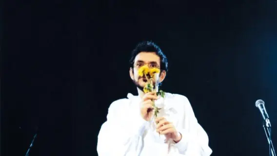 Polícia Civil faz operação para achar obras inéditas de Renato Russo