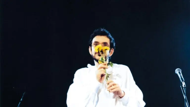 Polícia Civil faz operação para achar obras inéditas de Renato Russo