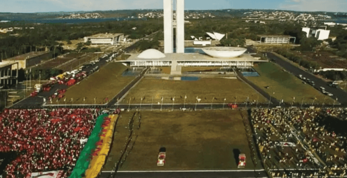 Filmes sobre política - capa do documentário (Democracia em Vertigem)