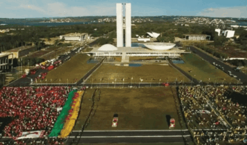 Filmes sobre política - capa do documentário (Democracia em Vertigem)